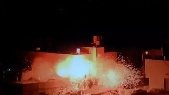 צה"ל הרס חלק מביתו של עמאר אבו עיישה, החשוד בחטיפת הנערים. חברון, 1 ביולי 2014 צה"ל הרס חלק מביתו של עמאר אבו עיישה, החשוד בחטיפת הנערים. חברון, 1 ביולי 2014