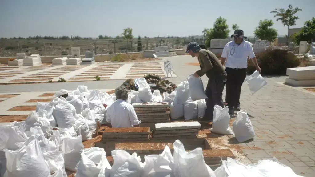 הלוויית שלושת הנערים בבית העלמין במודיעין, יוני 2014