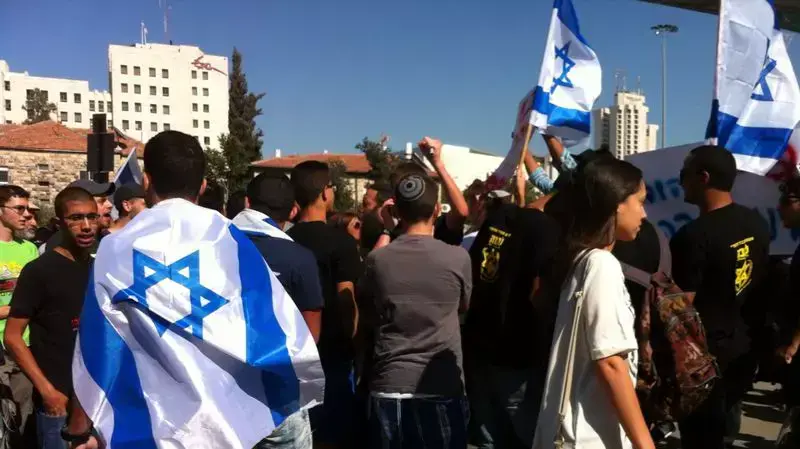 הפגנת פעילי ימין בכניסה לירושלים בעקבות רצח הנערים, יוני 2014 הפגנת פעילי ימין בכניסה לירושלים בעקבות רצח הנערים, יוני 2014