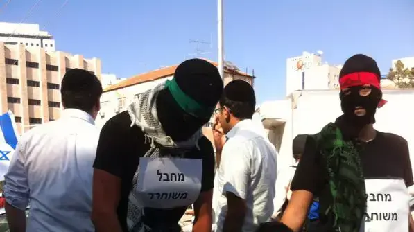 הפגנת פעילי ימין בכניסה לירושלים בעקבות רצח הנערים, יוני 2014 הפגנת פעילי ימין בכניסה לירושלים בעקבות רצח הנערים, יוני 2014