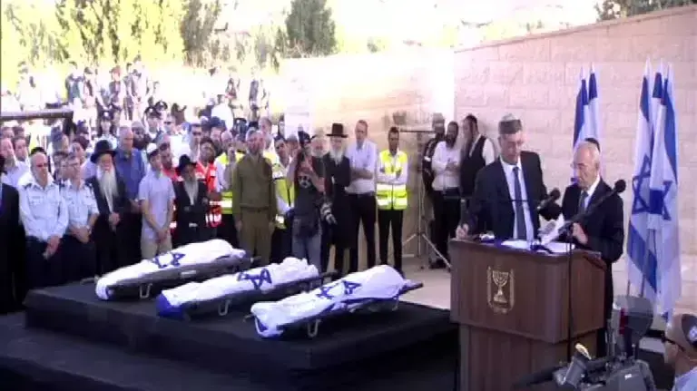 נשיא המדינה שמעון פרס בהלוויית שלושת הנערים, יוני 2014
