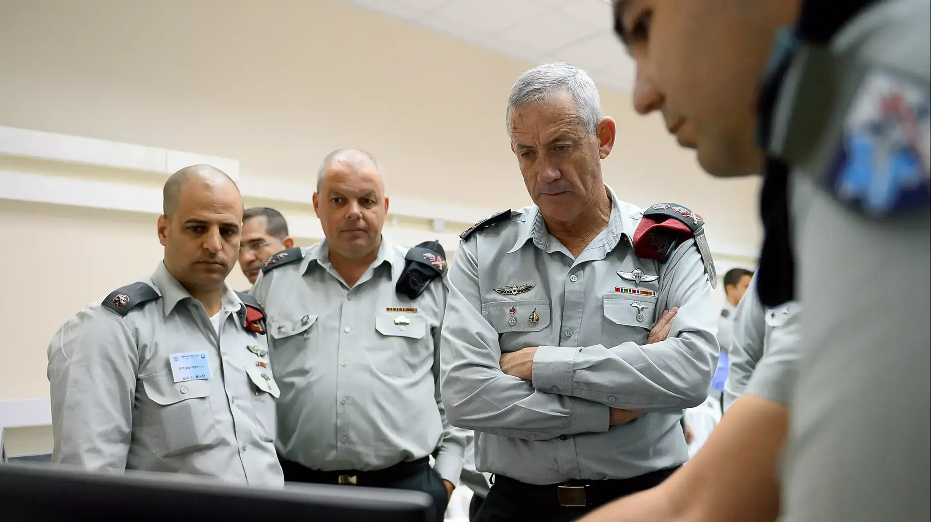 כנס השקת תכנית "צה"ל רשתי" בראשות הרמטכ"ל, רב אלוף בנימין (בני) גנץ, ראש אגף התקשוב, אלוף עוזי מוסקוביץ' וקצין הקשר הראשי, תת אלוף איל צבי זלינגר. יולי 2014 כנס השקת תכנית "צה"ל רשתי" בראשות הרמטכ"ל, רב אלוף בנימין (בני) גנץ, ראש אגף התקשוב, אלוף עוזי מוסקוביץ' וקצין הקשר הראשי, תת אלוף איל צבי זלינגר. יולי 2014