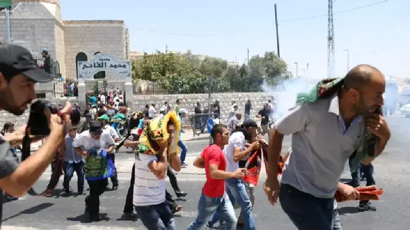 תפילות יום השישי ותחילת עימותים ליד הר הבית בירושלים תפילות יום השישי ותחילת עימותים ליד הר הבית בירושלים