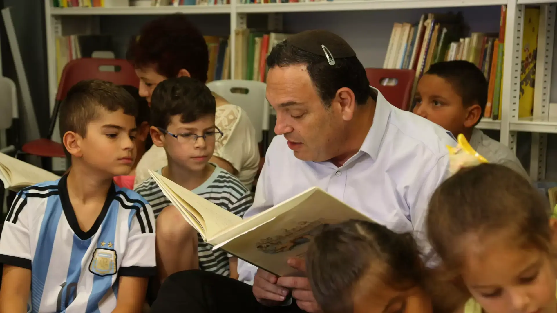 שר החינוך שי פירון בסיור בשדרות. יולי 2014 שר החינוך שי פירון בסיור בשדרות. יולי 2014