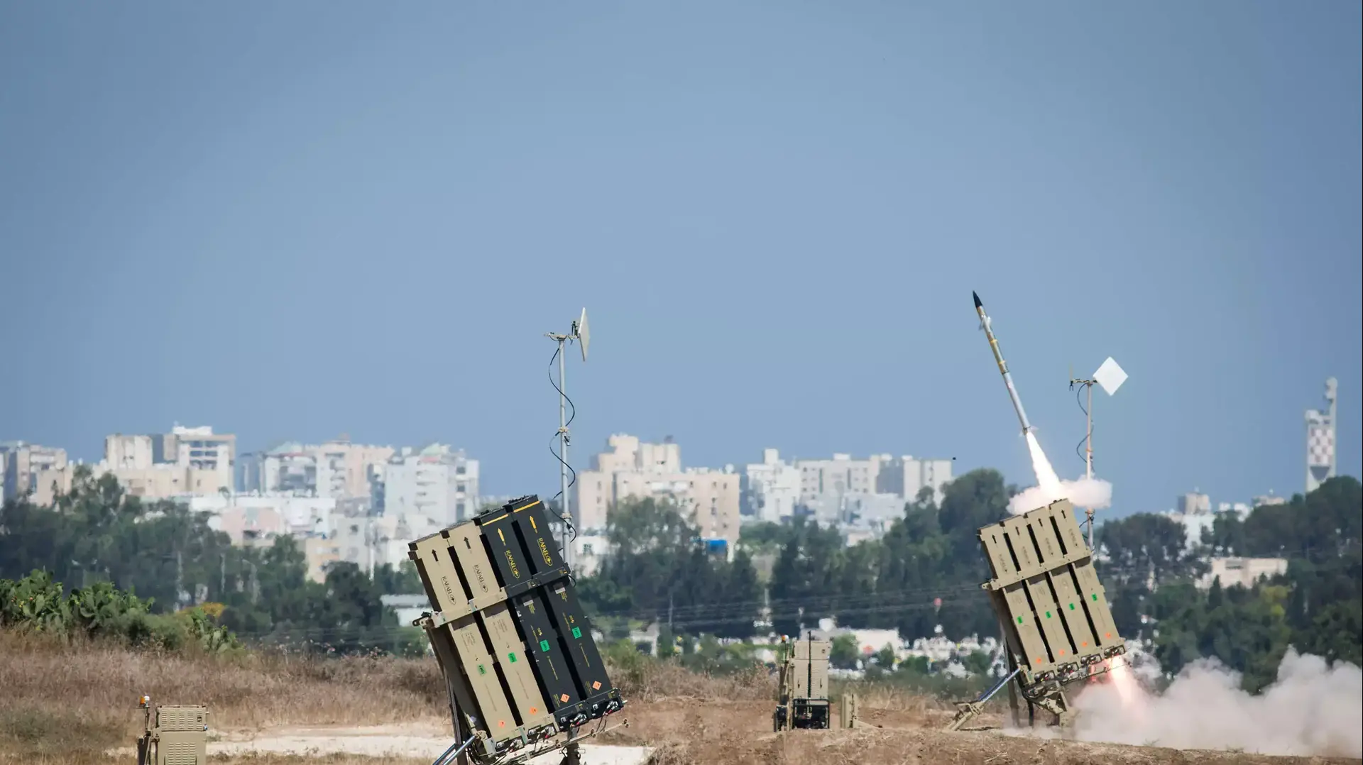 כיפת ברזל משגרת טיל מיירט לעבר רקטות ליד העיר אשדוד 8 ביולי 2014 כיפת ברזל משגרת טיל מיירט לעבר רקטות ליד העיר אשדוד 8 ביולי 2014