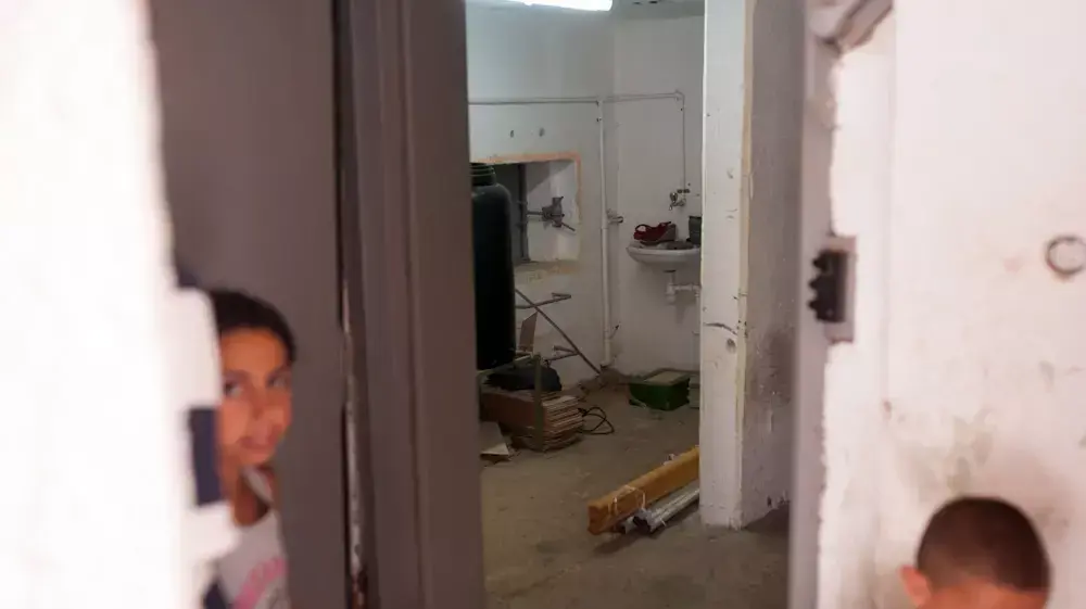 מקלטים באשקלון המשמשים את התושבים בעת אזעקת צבע אדום. יולי 2014 מקלטים באשקלון המשמשים את התושבים בעת אזעקת צבע אדום. יולי 2014