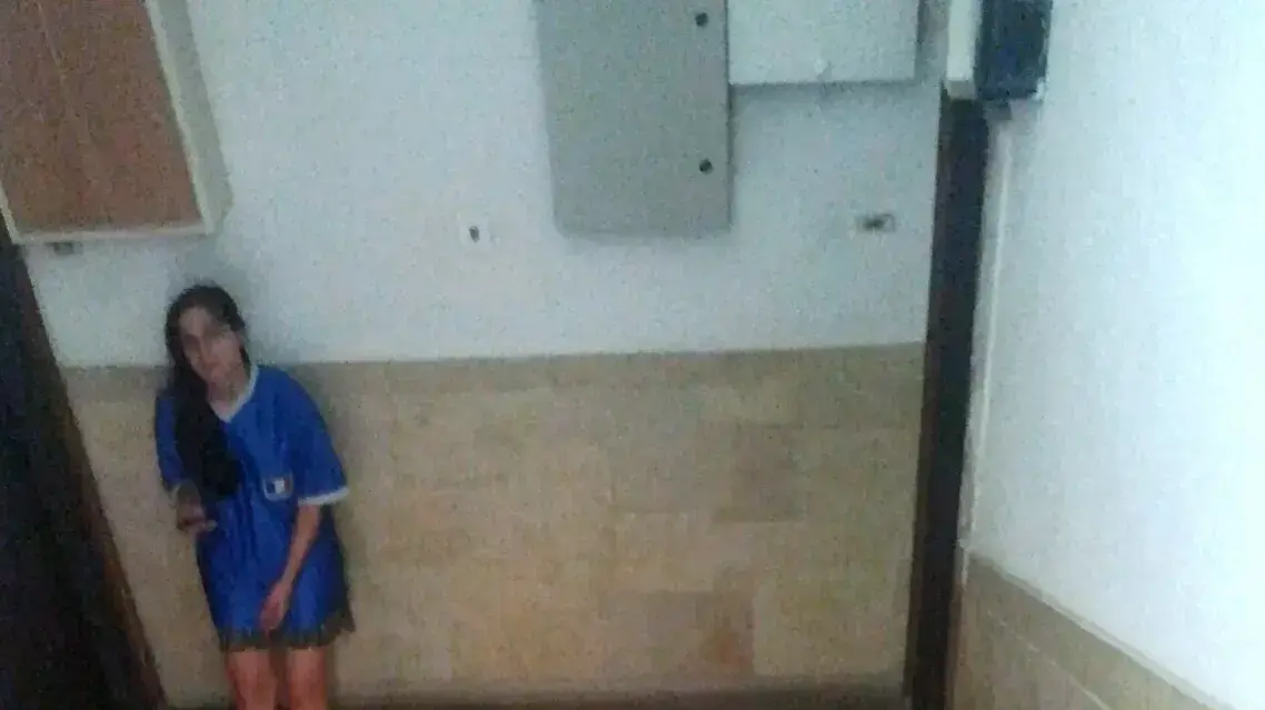 יוצאים לחדר מדרגות בזמן אזעקה בתל אביב. יולי 2014 יוצאים לחדר מדרגות בזמן אזעקה בתל אביב. יולי 2014