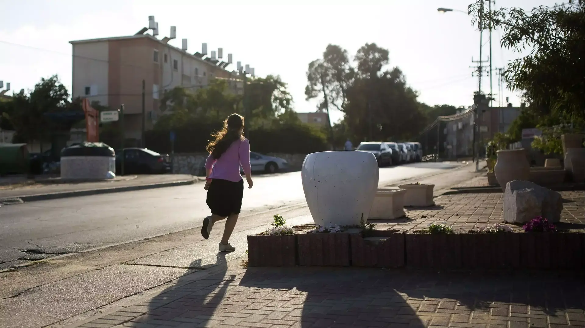 תושבי אשקלון מסתתרים בזמן אזעקה בעת שיגור רקטות לעבר העיר 8 ביולי 2014 תושבי אשקלון מסתתרים בזמן אזעקה בעת שיגור רקטות לעבר העיר 8 ביולי 2014