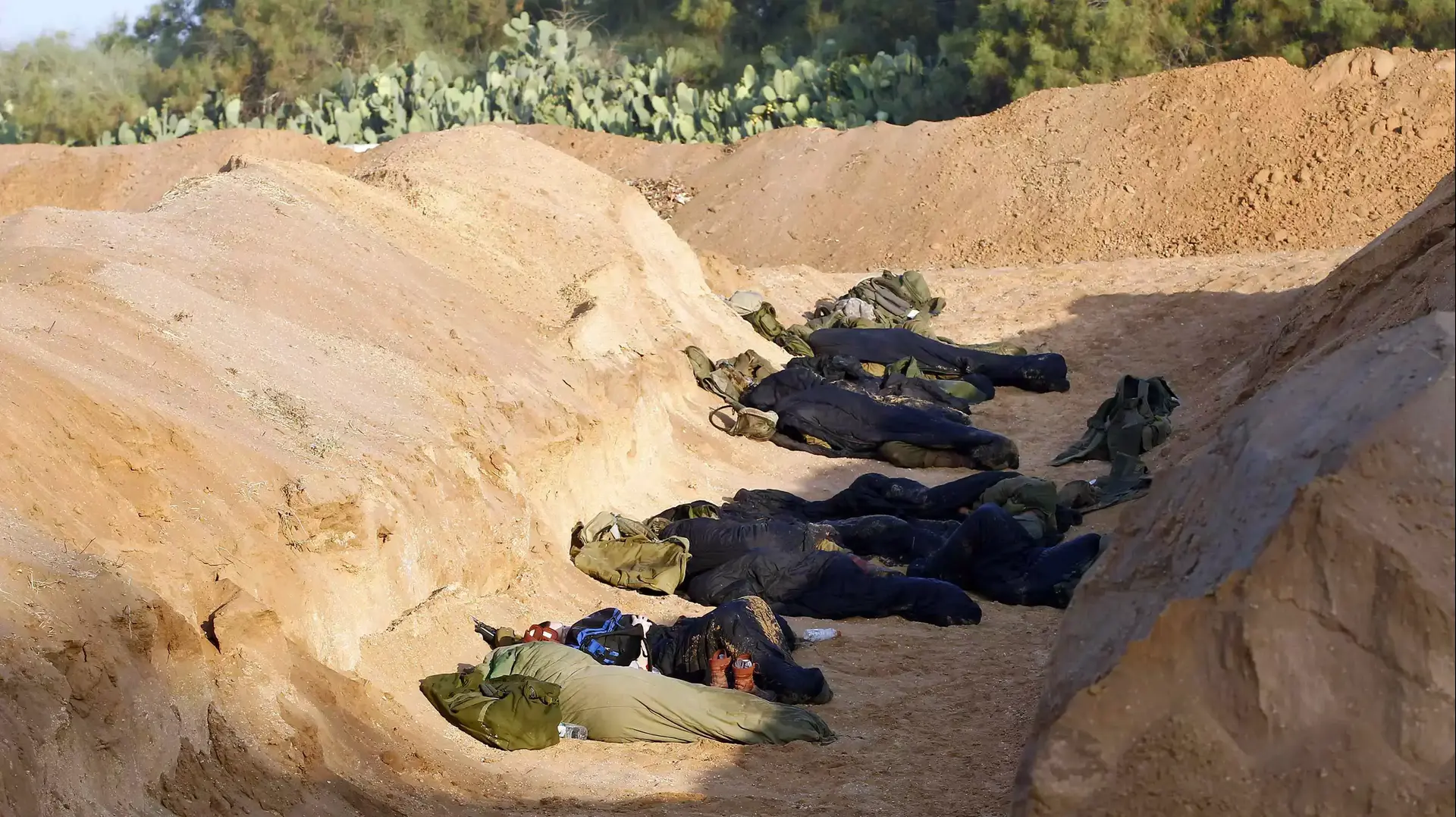 חיילים ישנים מחוץ לרצועת עזה במבצע "צוק איתן", יולי 2014 חיילים ישנים מחוץ לרצועת עזה במבצע "צוק איתן", יולי 2014