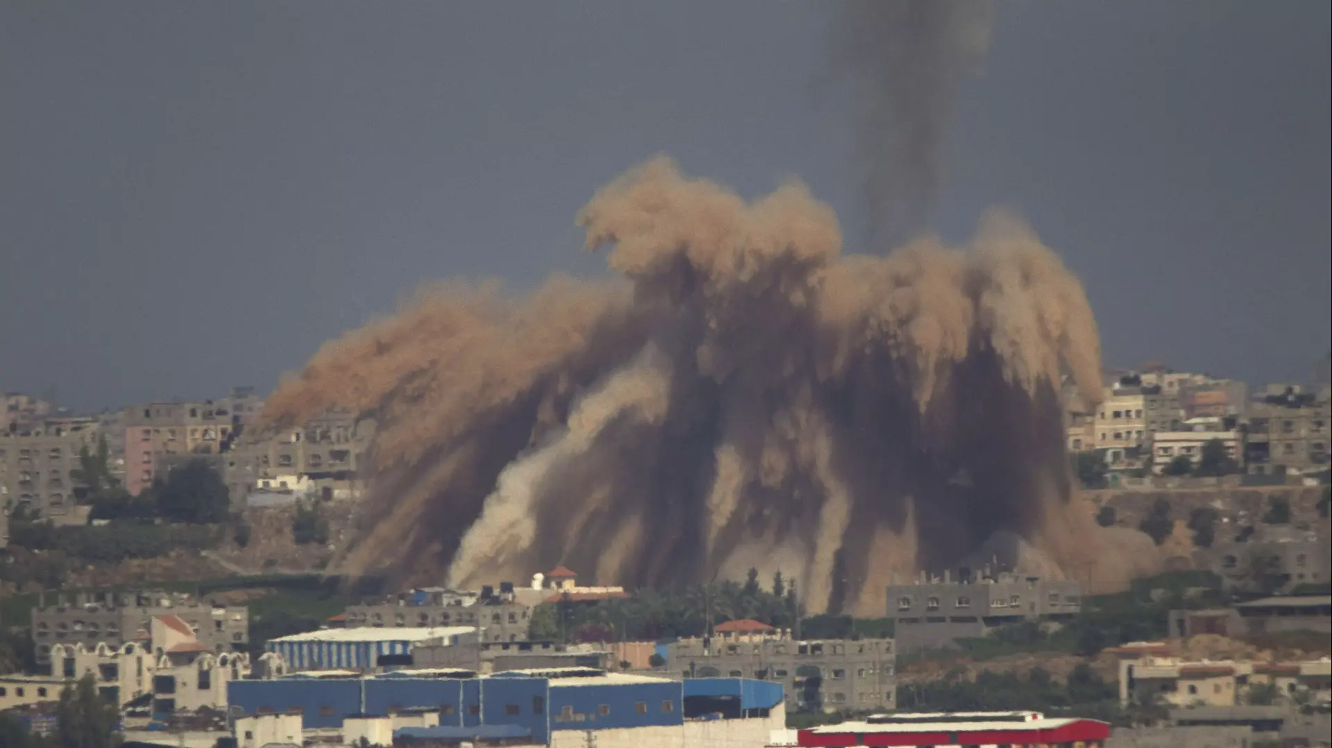 תקיפה בעזה במסגרת מבצע צוק איתן. יולי 2014 תקיפה בעזה במסגרת מבצע צוק איתן. יולי 2014