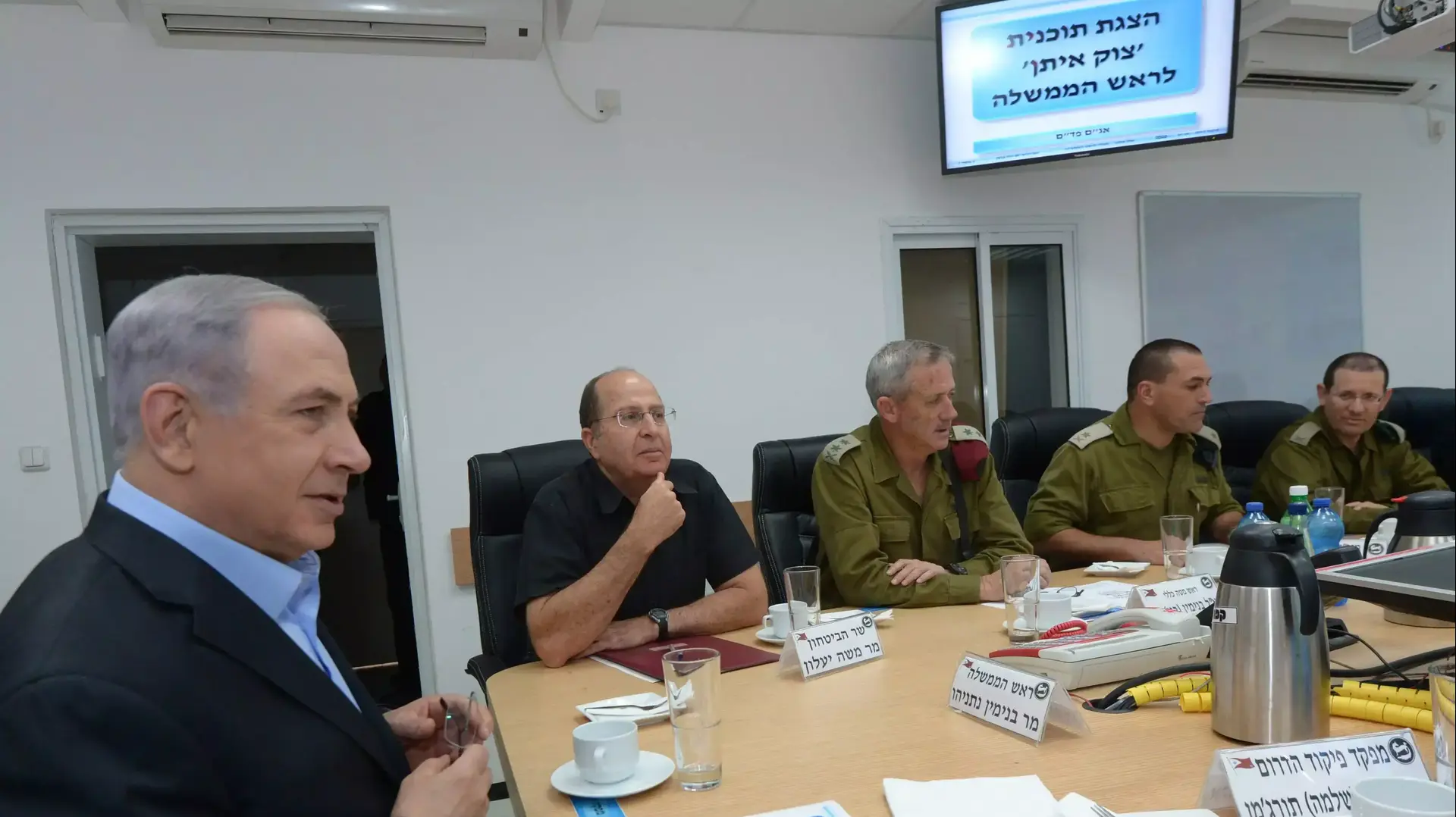 ראש הממשלה בנימין נתניהו בתדרוך פיקוד דרום, יולי 2014 ראש הממשלה בנימין נתניהו בתדרוך פיקוד דרום, יולי 2014