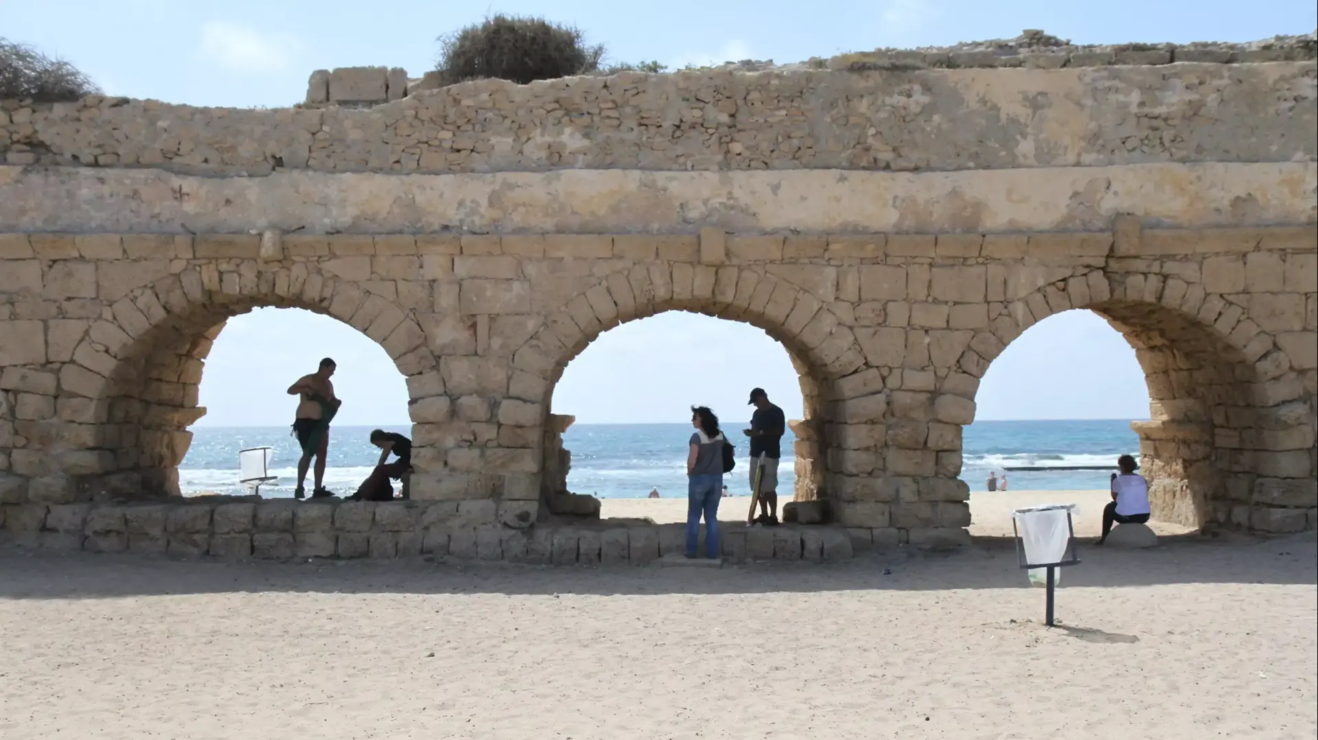 אזעקה בחוף האקוואדוקט בקיסריה, יולי 2014 אזעקה בחוף האקוואדוקט בקיסריה, יולי 2014