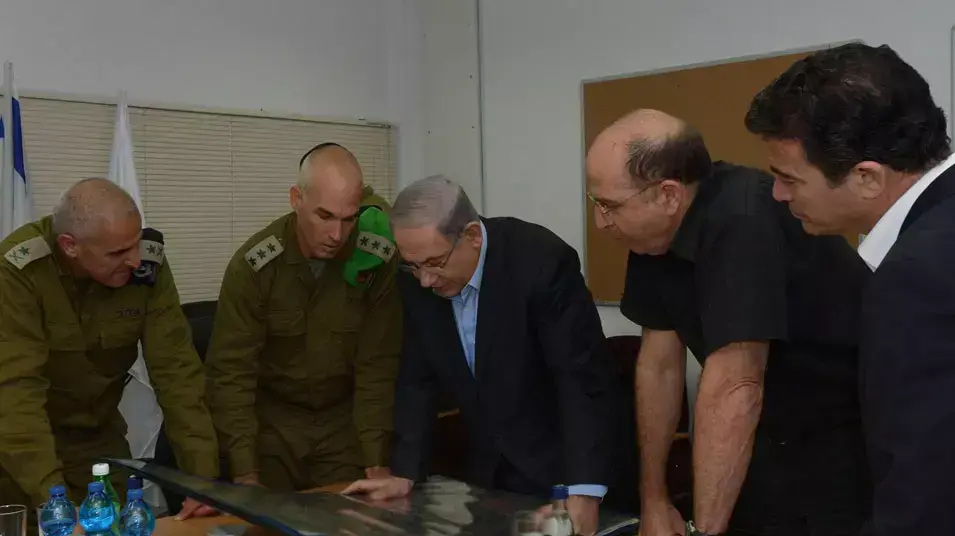ראש הממשלה בנימין נתניהו בתדרוך פיקוד דרום, יולי 2014 ראש הממשלה בנימין נתניהו בתדרוך פיקוד דרום, יולי 2014