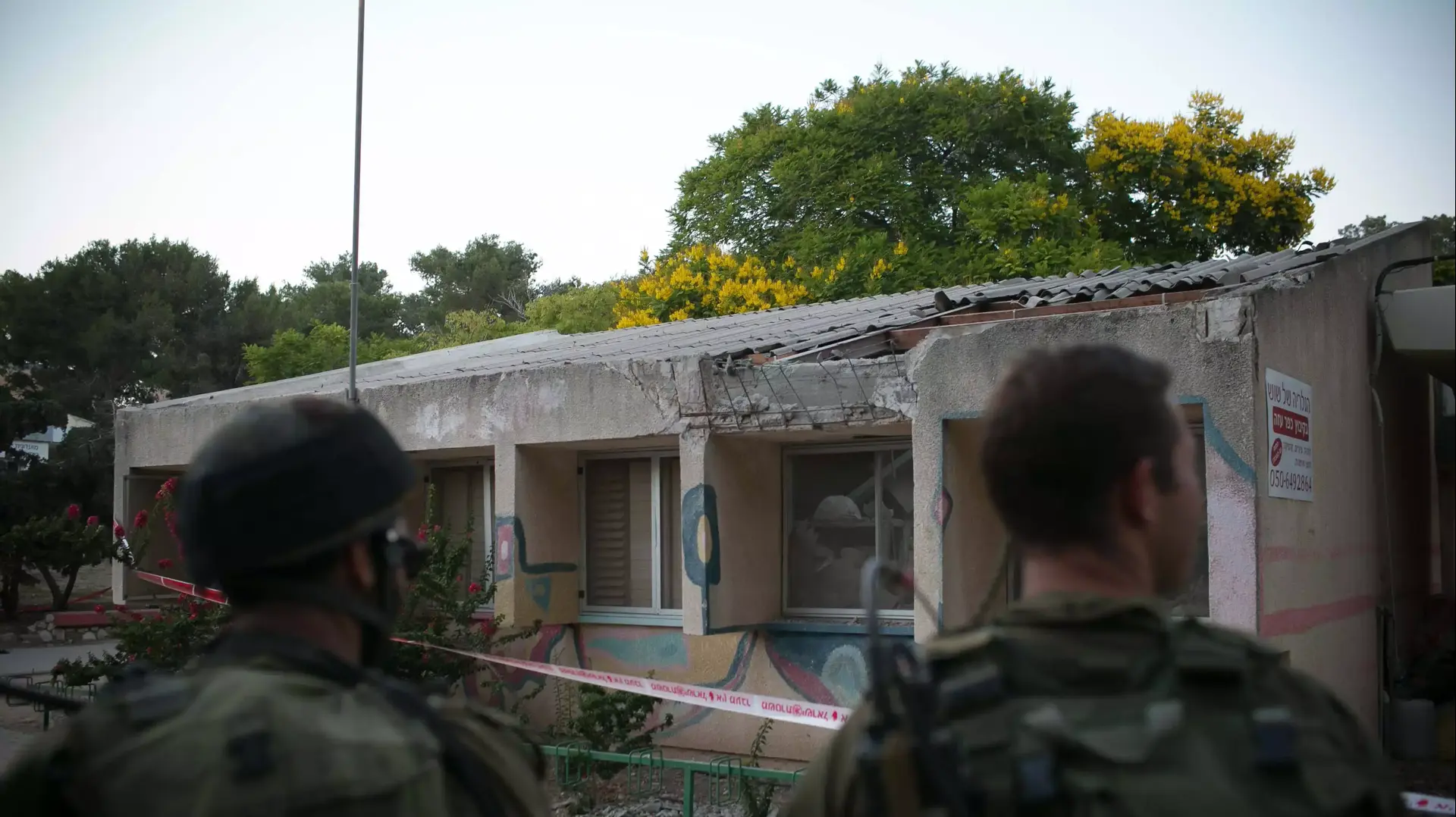 נפילת רקטה בגלריה לאמנות במועצה האזורית שער הנגב, יולי 2014 נפילת רקטה בגלריה לאמנות במועצה האזורית שער הנגב, יולי 2014