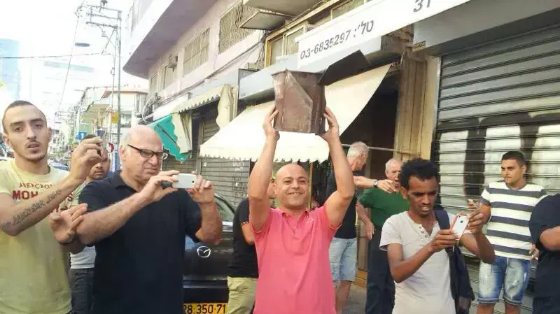 רסיסי רקטות בתל אביב, יולי 2014 רסיסי רקטות בתל אביב, יולי 2014