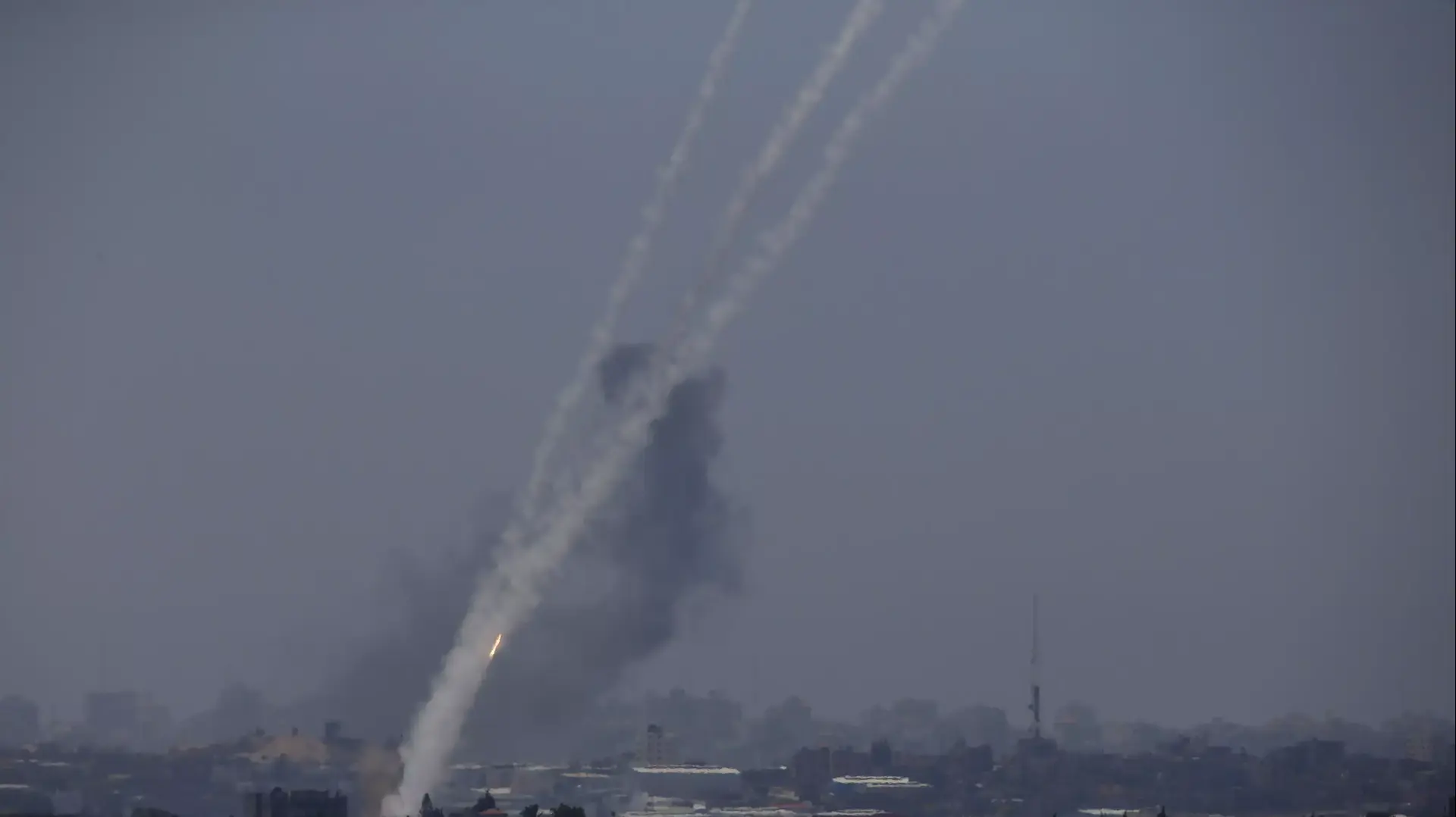 שיגורי רקטות מצפון רצועת עזה לעבר ישראל במסגרת מבצע צוק איתן 10 ביולי 2014 שיגורי רקטות מצפון רצועת עזה לעבר ישראל במסגרת מבצע צוק איתן 10 ביולי 2014