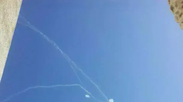 יירוט של רקטה ע"י כיפת ברזל בשמי אשקלון. יולי 2014 יירוט של רקטה ע"י כיפת ברזל בשמי אשקלון. יולי 2014