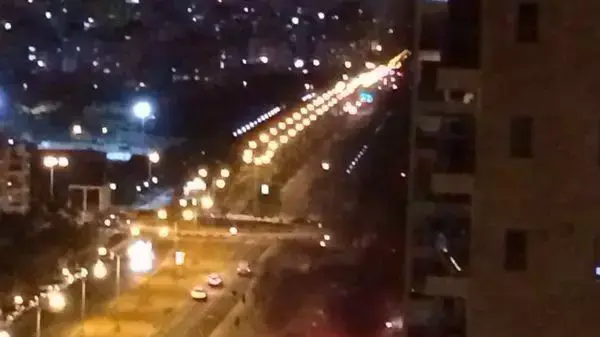 שריפה בעקבות נפילת רקטה באשדוד שריפה בעקבות נפילת רקטה באשדוד