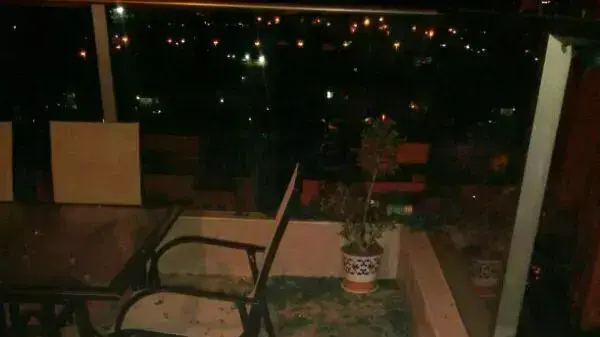 שריפה בעקבות נפילת רקטה באשדוד שריפה בעקבות נפילת רקטה באשדוד
