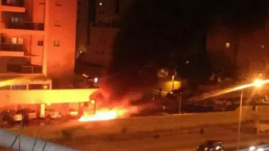 שריפה בעקבות נפילת רקטה באשדוד שריפה בעקבות נפילת רקטה באשדוד
