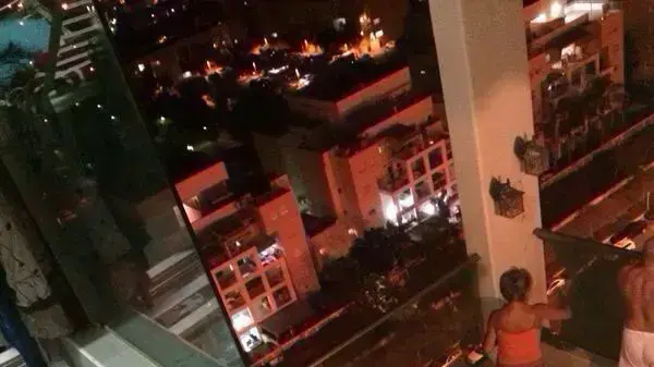 שריפה בעקבות נפילת רקטה באשדוד שריפה בעקבות נפילת רקטה באשדוד