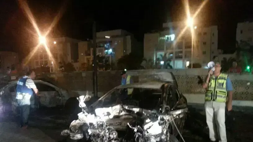 מכונית נשרפה מרקטה באשדוד. יולי 2014 מכונית נשרפה מרקטה באשדוד. יולי 2014
