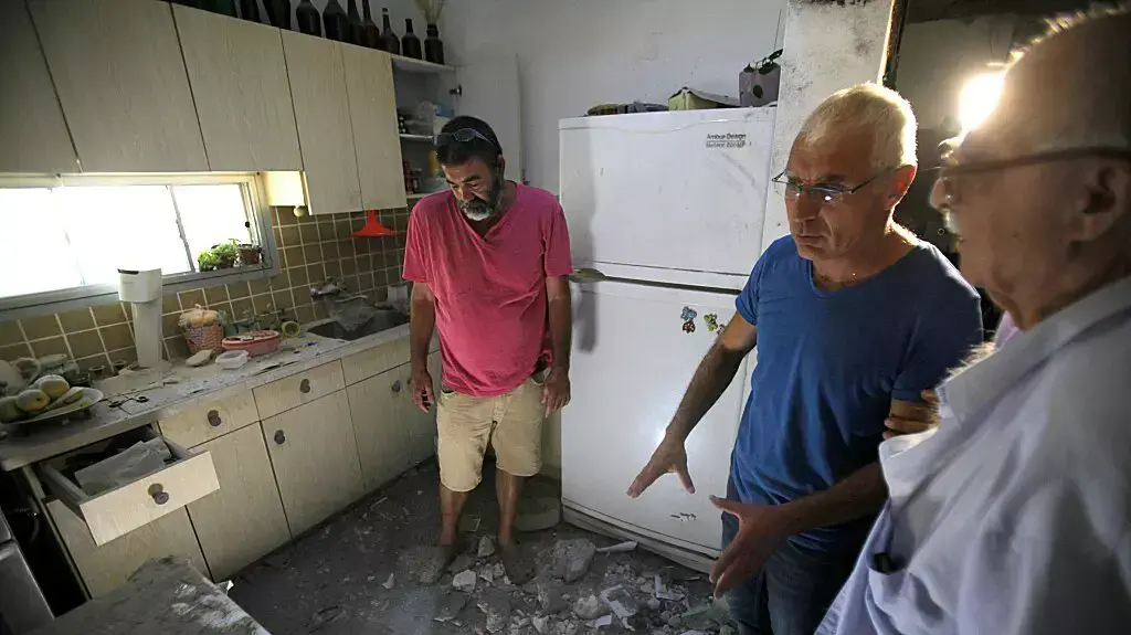 פגיעה ישירה של רקטה בבית בעין השלושה במבצע צוק איתן פגיעה ישירה של רקטה בבית בעין השלושה במבצע צוק איתן