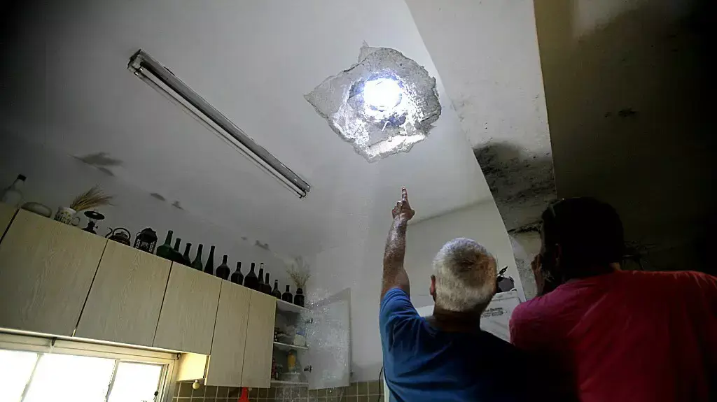 פגיעה ישירה של רקטה בבית בעין השלושה במבצע צוק איתן פגיעה ישירה של רקטה בבית בעין השלושה במבצע צוק איתן