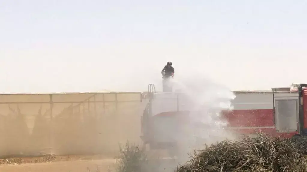 שריפה פרצה במועצה האזורית שדות נגב בעקבות התפוצצות רקטה. 12 ביולי 2014 שריפה פרצה במועצה האזורית שדות נגב בעקבות התפוצצות רקטה. 12 ביולי 2014