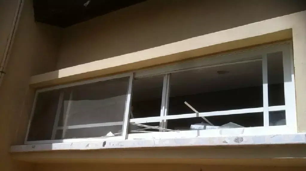 רקטה פגעה בכביש בנתיבות וגרמה נזק לבית. 12 ביולי 2014 רקטה פגעה בכביש בנתיבות וגרמה נזק לבית. 12 ביולי 2014