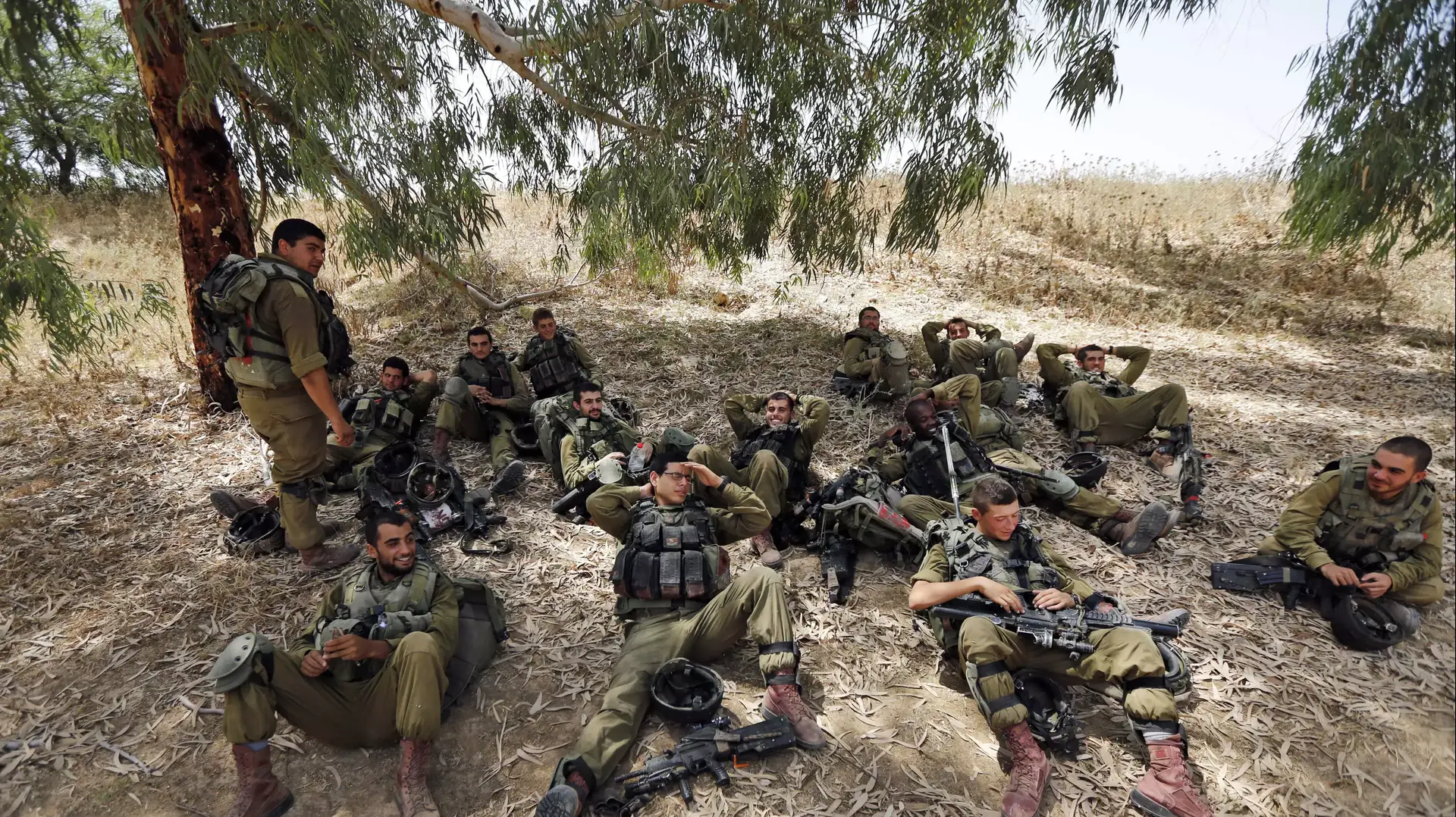 חיילי צה"ל ערוכים בגבול רצועת עזה במסגרת מבצע צוק איתן 12 ביולי 2014 חיילי צה"ל ערוכים בגבול רצועת עזה במסגרת מבצע צוק איתן 12 ביולי 2014