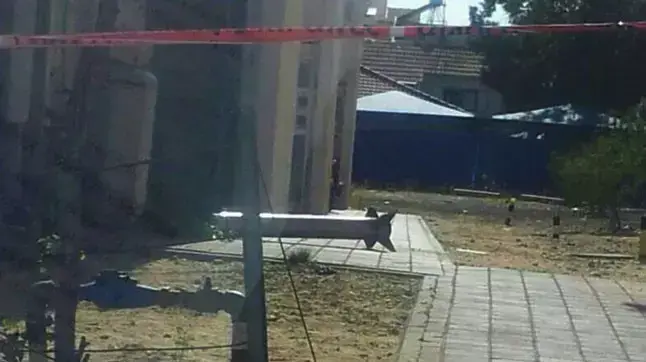 חלקי רקטה נפלו באזור ראשון לציון חלקי רקטה נפלו באזור ראשון לציון