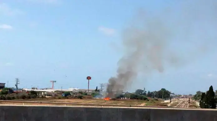 רקטה גרמה לשריפה באזור אשקלון. יולי 2014 רקטה גרמה לשריפה באזור אשקלון. יולי 2014