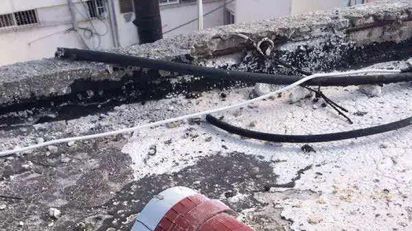 רסיסי כיפת ברזל בבניין בראשון לציון. יולי 2014 רסיסי כיפת ברזל בבניין בראשון לציון. יולי 2014