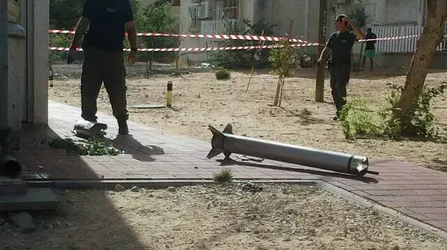 נפל רקטה בראשון לציון. יולי 2014 נפל רקטה בראשון לציון. יולי 2014