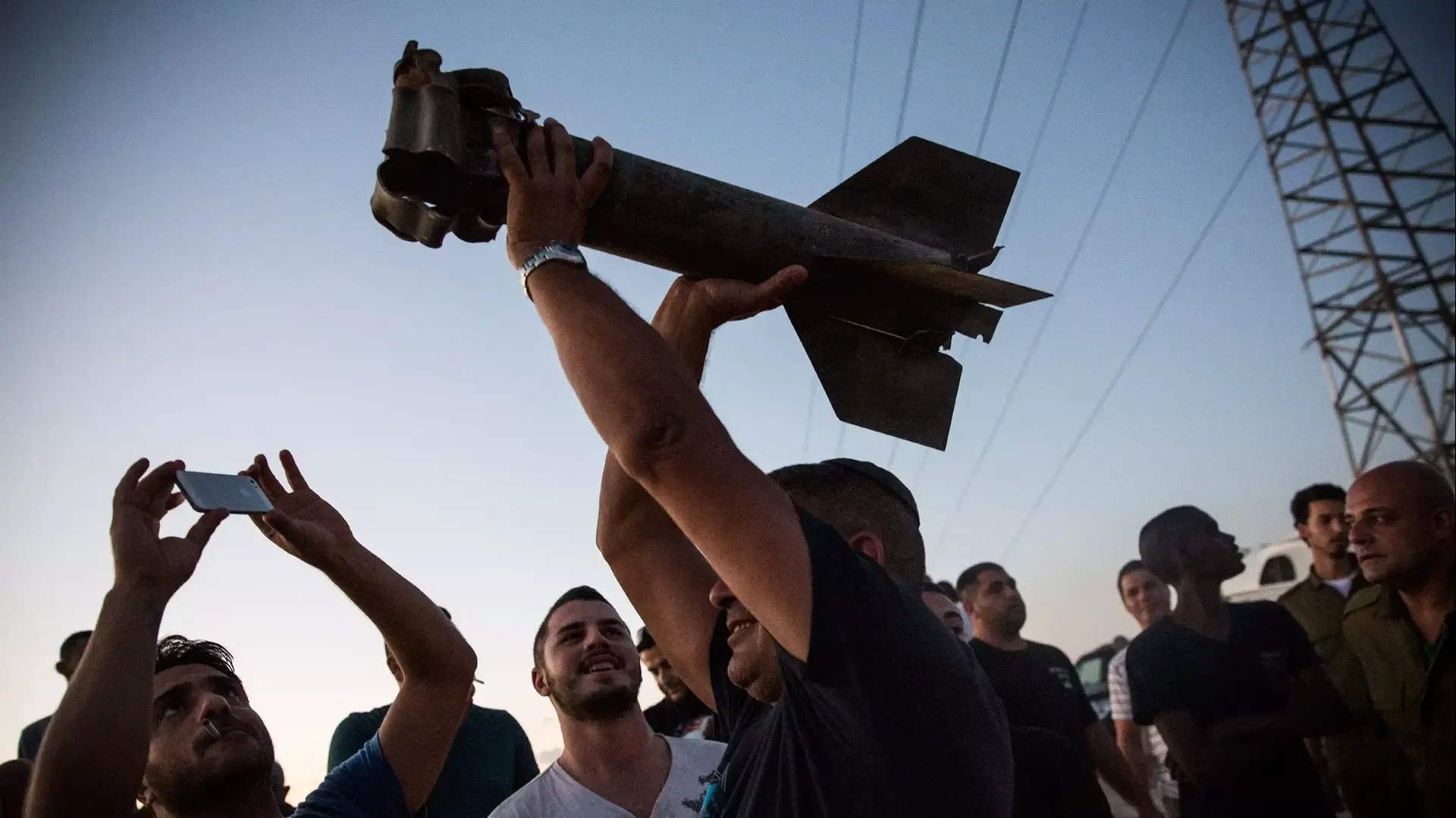 רקטה שנפלה באזור שדרות במהלך מבצע צוק איתן מוצגת לראווה 13 ביולי 2014 רקטה שנפלה באזור שדרות במהלך מבצע צוק איתן מוצגת לראווה 13 ביולי 2014