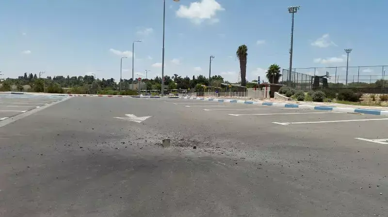 רקטה התפוצצה בחניית בית ספר במועצה האזורית אשכול. 14 ביולי 2014