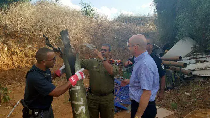 נפל של רקטה נמצא בפתח תקווה, יולי 2014 נפל של רקטה נמצא בפתח תקווה, יולי 2014