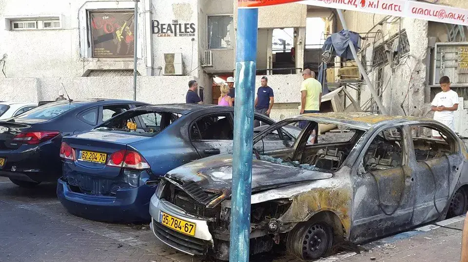 הבוקר שאחרי נפילת הרקטה באילת, יולי 2014 הבוקר שאחרי נפילת הרקטה באילת, יולי 2014