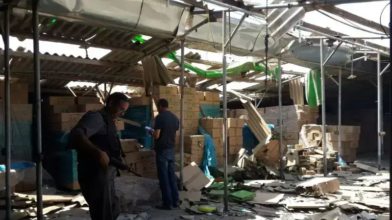 פגיעה בלול מנפילת רקטה במועצה אזורית שער הנגב, יולי 2014 פגיעה בלול מנפילת רקטה במועצה אזורית שער הנגב, יולי 2014