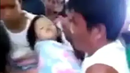 פעוטה שבה לחיים בהלוויה של עצמה  ומתה שוב