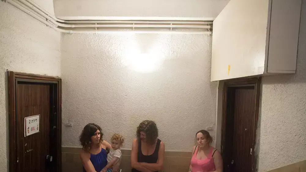 חדר מדרגות בתל אביב בזמן אזעקה, מבצע צוק איתן חדר מדרגות בתל אביב בזמן אזעקה, מבצע צוק איתן