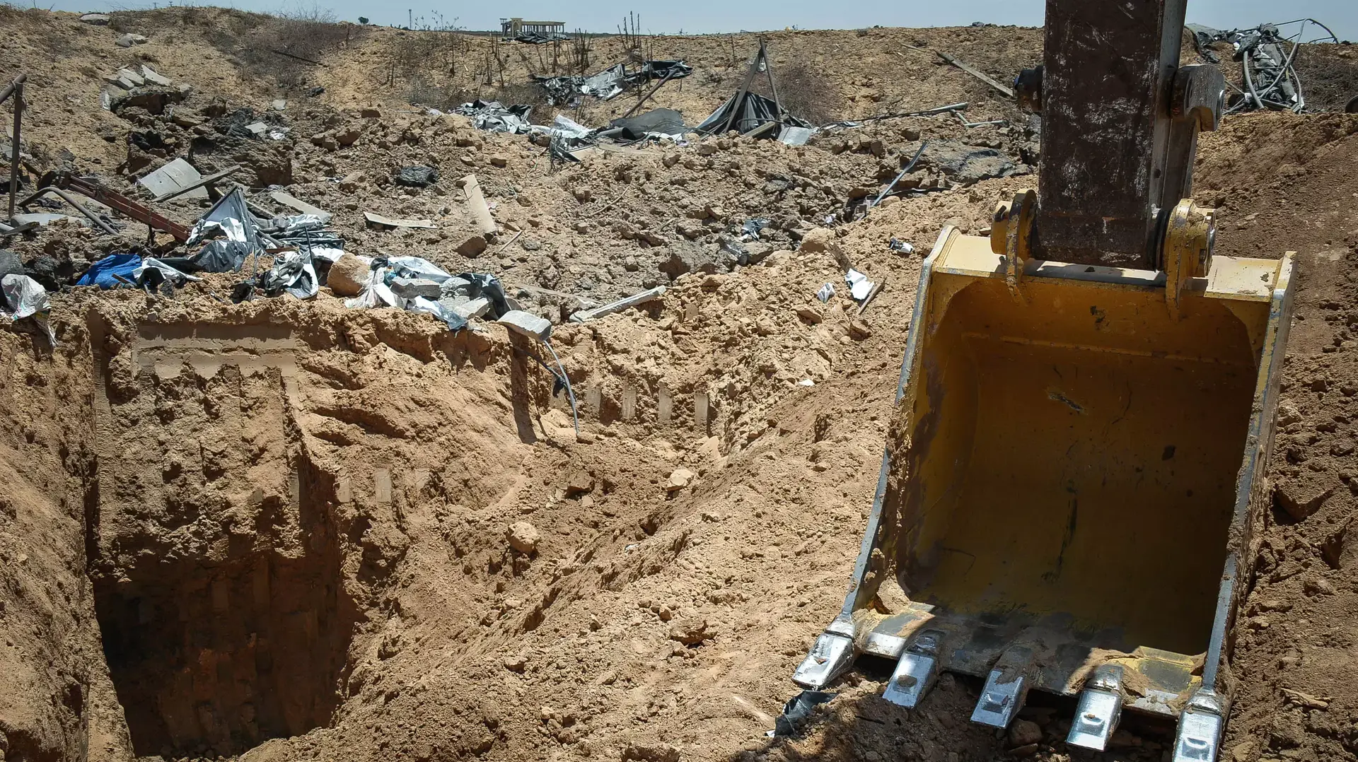 פירי מנהרות האמל"ח שנחשפו על ידי לוחמי גבעתי פירי מנהרות האמל"ח שנחשפו על ידי לוחמי גבעתי