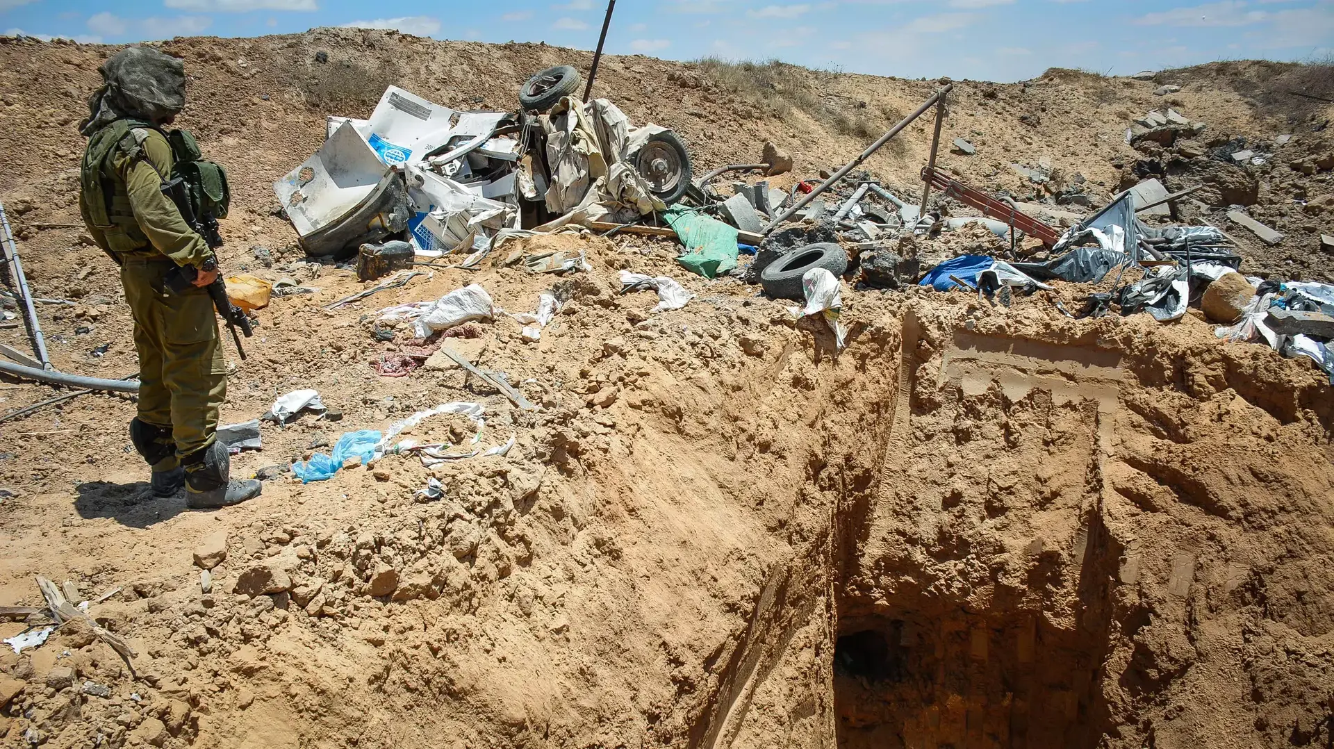 פירי מנהרות האמל"ח שנחשפו על ידי לוחמי גבעתי פירי מנהרות האמל"ח שנחשפו על ידי לוחמי גבעתי