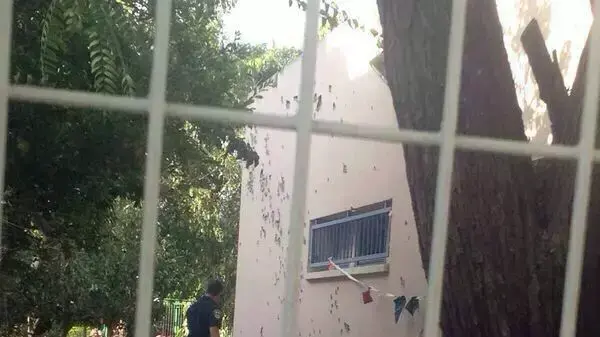 בית בגן יבנה נפגע פגיעה ישירה מרקטה, יולי 2014 בית בגן יבנה נפגע פגיעה ישירה מרקטה, יולי 2014