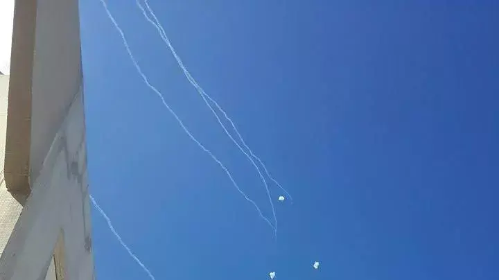 יירוט רקטה בשמי אשדוד במבצע צוק איתן, יולי 2014 יירוט רקטה בשמי אשדוד במבצע צוק איתן, יולי 2014