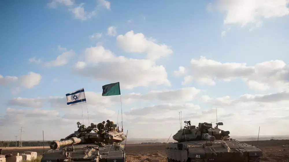 חיילי שריון בכניסה לרצועת עזה במסגרת מבצע "צוק איתן", יולי 2014 חיילי שריון בכניסה לרצועת עזה במסגרת מבצע "צוק איתן", יולי 2014