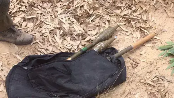 אמצעי לחימה וציוד שהמחבלים הותירו בשטח בהיתקלות סמוך לגדר, יולי 14 אמצעי לחימה וציוד שהמחבלים הותירו בשטח בהיתקלות סמוך לגדר, יולי 14