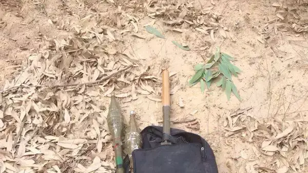 אמצעי לחימה וציוד שהמחבלים הותירו בשטח בהיתקלות סמוך לגדר, יולי 14 אמצעי לחימה וציוד שהמחבלים הותירו בשטח בהיתקלות סמוך לגדר, יולי 14