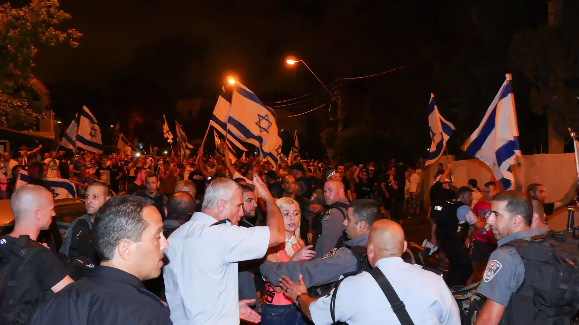 מפגיני ימין היכו אנשי שמאל בחיפה, יולי 2014 מפגיני ימין היכו אנשי שמאל בחיפה, יולי 2014